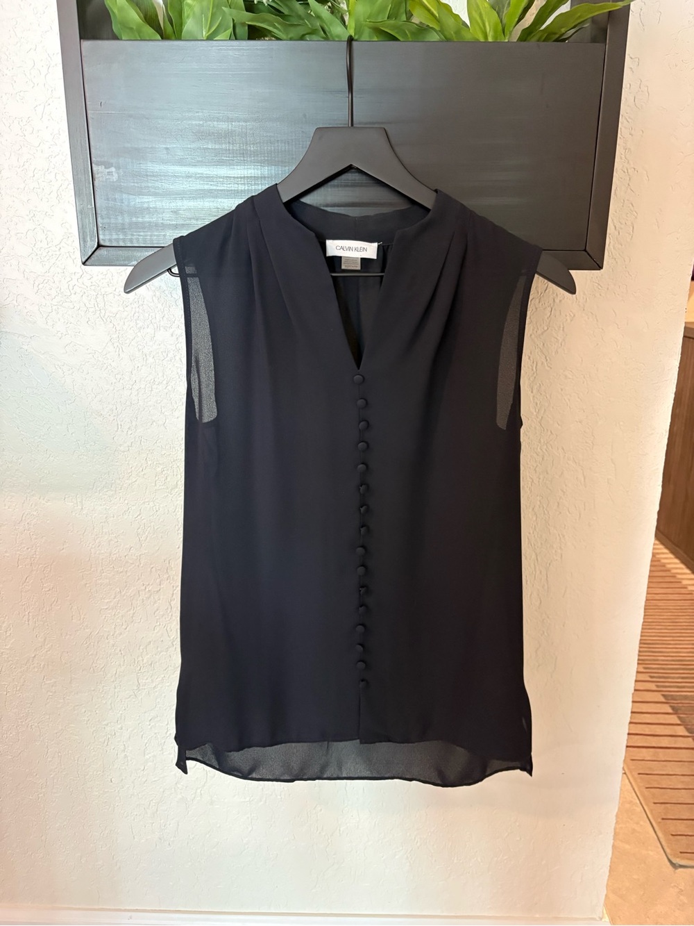 Calvin Klein Black Sleeveless Chiffon Button-Front Blouse